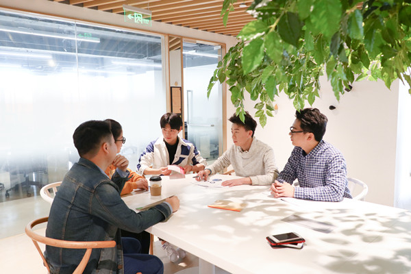 員工培訓與發(fā)展：培養(yǎng)人才，提升企業(yè)核心競爭力