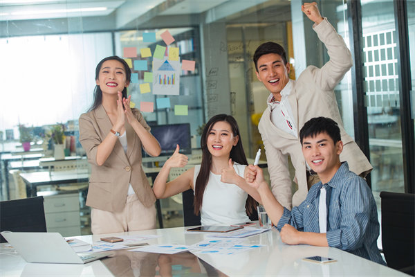 社會責(zé)任與績效管理：承擔(dān)社會責(zé)任，提升企業(yè)形象