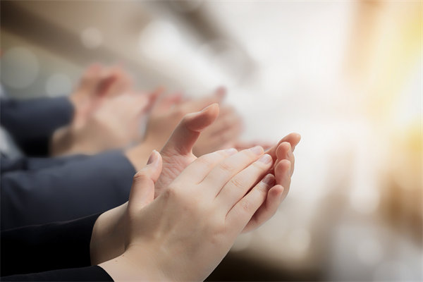 薪酬績效與戰(zhàn)略目標(biāo)協(xié)同，推動(dòng)企業(yè)持續(xù)發(fā)展與成長