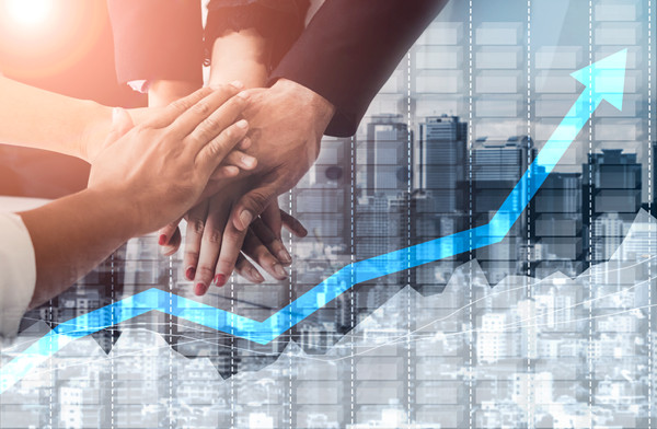 績(jī)效管理中，如何有效溝通反饋以促進(jìn)員工成長(zhǎng)？