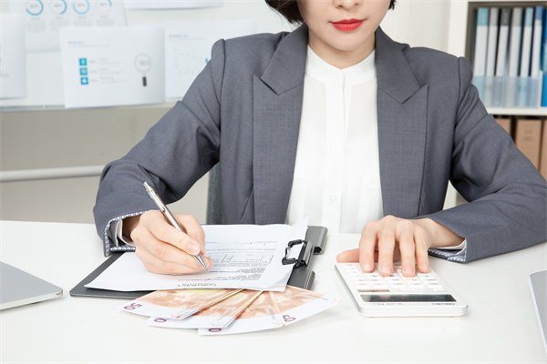 企業(yè)戰(zhàn)略轉(zhuǎn)型的關(guān)鍵成功因素與風(fēng)險(xiǎn)規(guī)避策略何在？