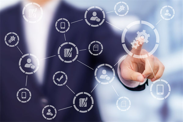 集團管控過程中，如何確保信息的準確傳遞與共享？