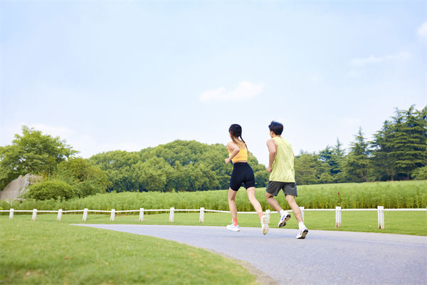 跨境營(yíng)銷中，如何克服文化差異，實(shí)現(xiàn)全球化傳播？