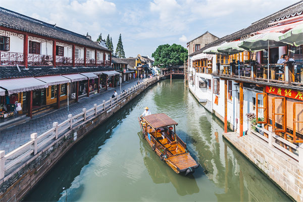 以文化賦能經(jīng)濟社會發(fā)展，企業(yè)營銷管理對此有何啟發(fā)？