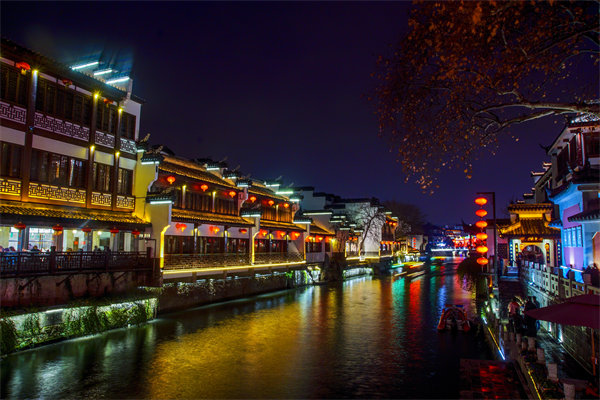 企業(yè)發(fā)展陷入瓶頸，南京戰(zhàn)略咨詢公司如何定制破局突圍方案？