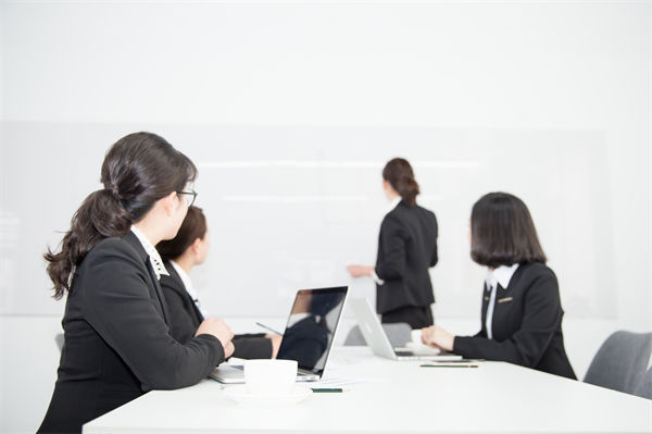 員工培訓(xùn)無效、成長慢，人力資源管理怎樣定制高效方案？