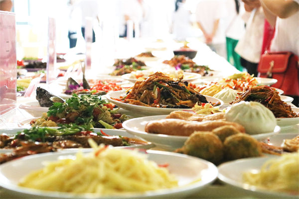 品牌營(yíng)銷分析：第一批開(kāi)零食店的人，賺夠千萬(wàn)離場(chǎng)了