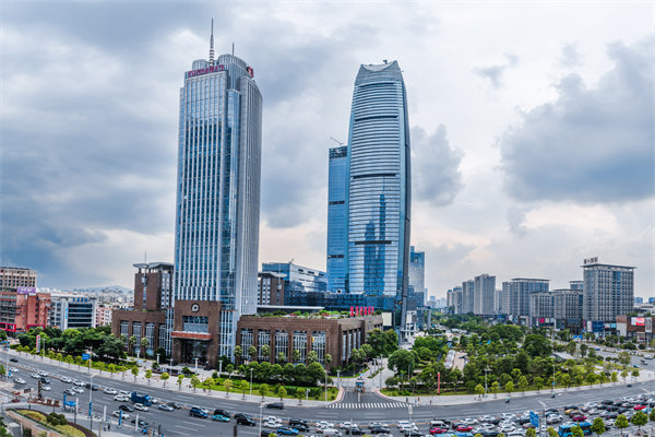 企業(yè)卡在增長瓶頸管理老套，東莞管理咨詢能劈開新路嗎？