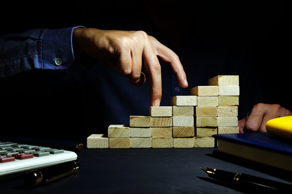 國內(nèi)企業(yè)管理咨詢推薦公司，能助企業(yè)落地實戰(zhàn)的有哪些？